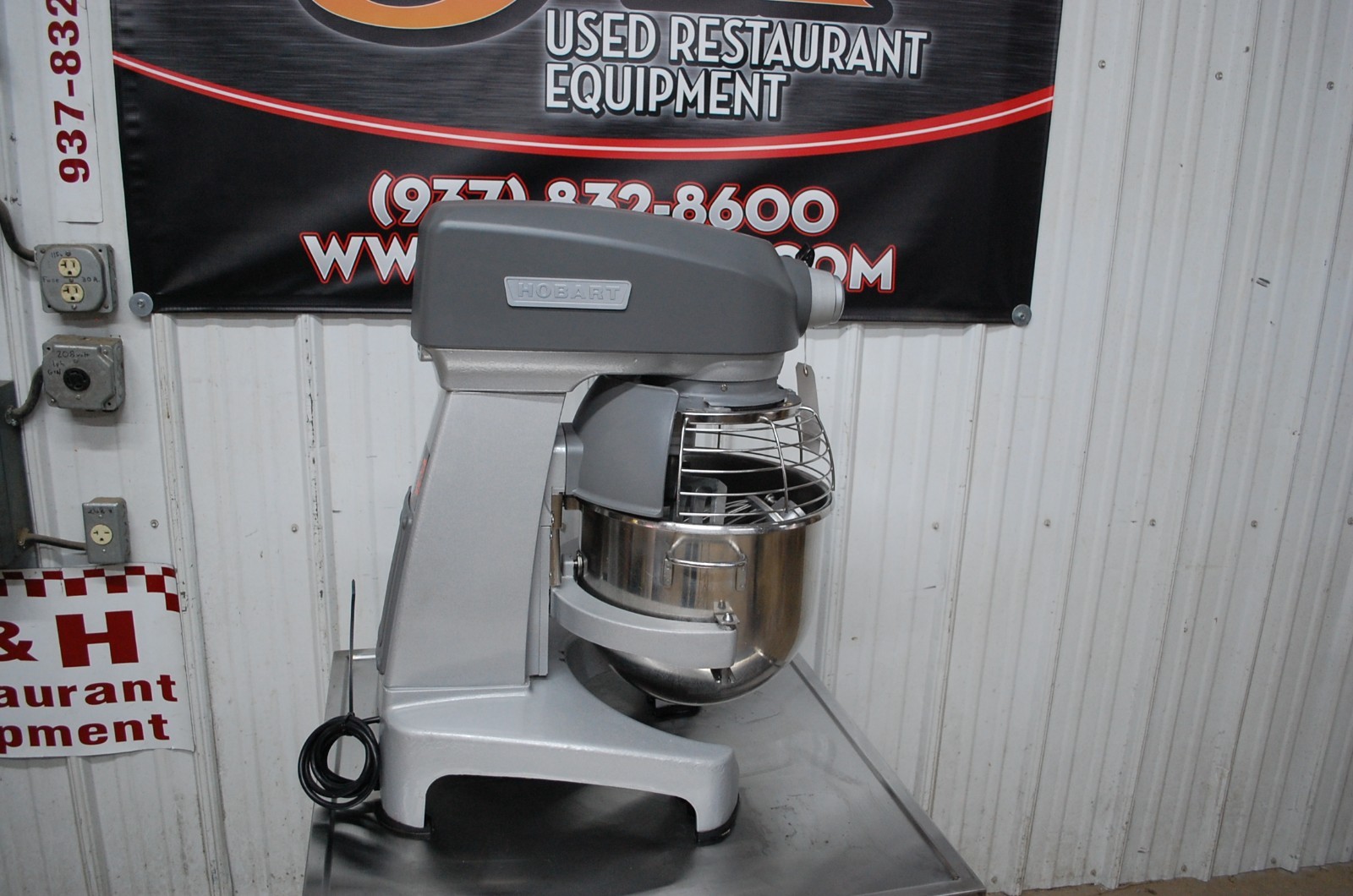 Hobart Legacy HL200 20 Qt Mixer w/ Stainless Bowl Guard, Flat Beater 2022 Model