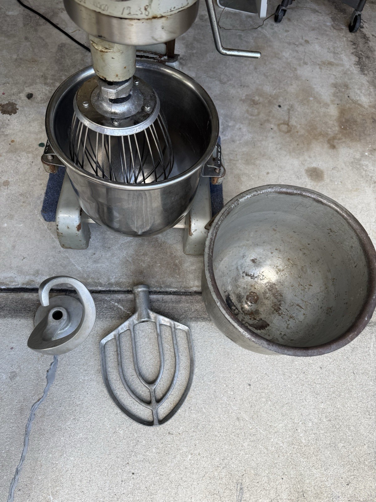 Hobart A-200T 20 qt Mixer 115V Timer Stainless 12qt & 20qt Bowl 3 Attachments