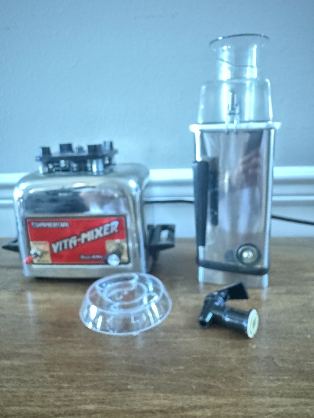 VITA-MIXER MAXI-4000 COMMERCIAL BLENDER MODEL 479044 W/ ACCESSORIES TESTED WORKS