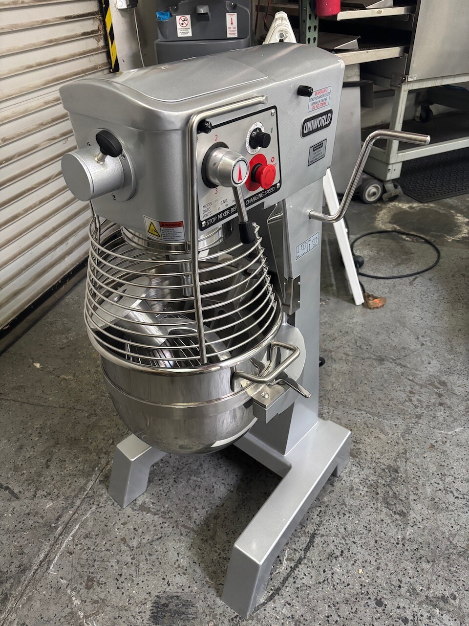 30 Quart Mixer UNIWORLD UPM-30ET w/ Accessories & Timer Qt Dough 2 HP 115V 3842
