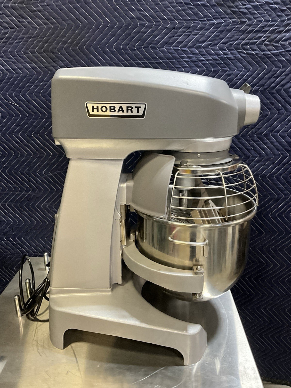 Hobart Legacy 20 Qt Countertop Planetary Mixer w/ paddle and whip HL200-1STD