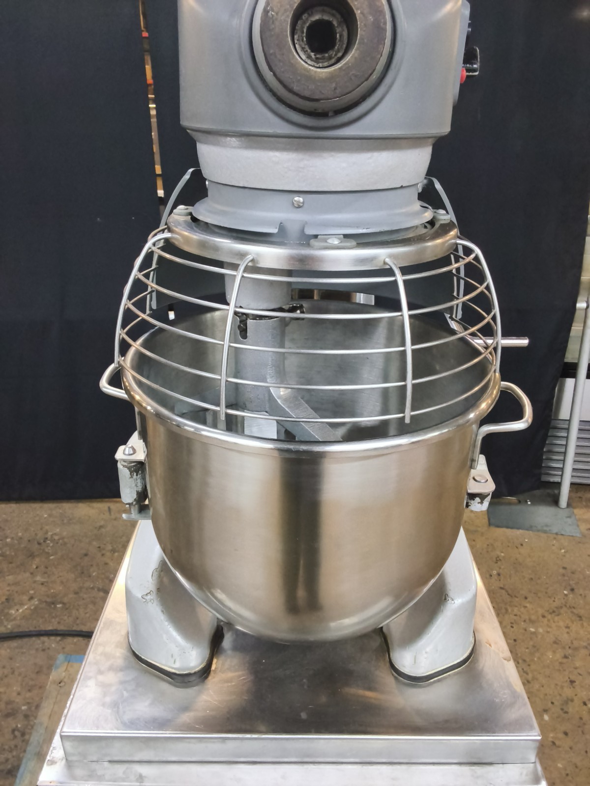 Hobart Legacy HL200 Countertop 20 Qt Dough Mixer with Guard Bowl 1 Attachment