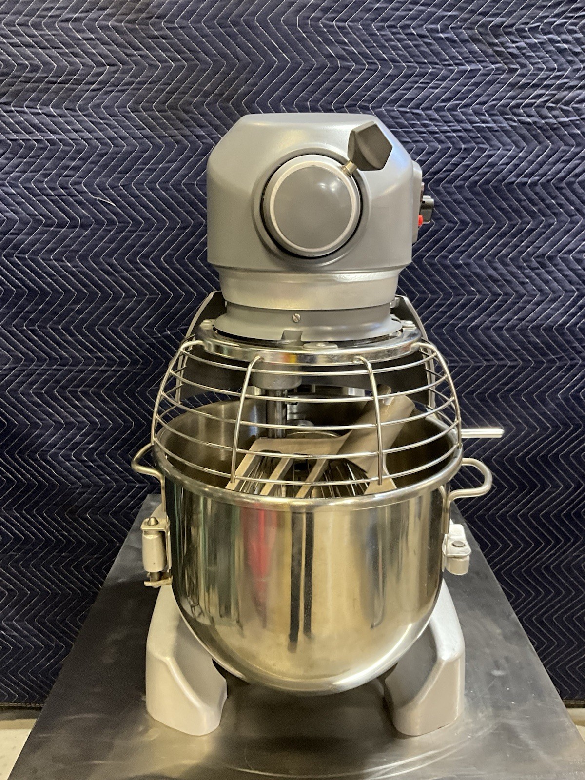 Hobart Legacy 20 Qt Countertop Planetary Mixer w/ paddle and whip HL200-1STD
