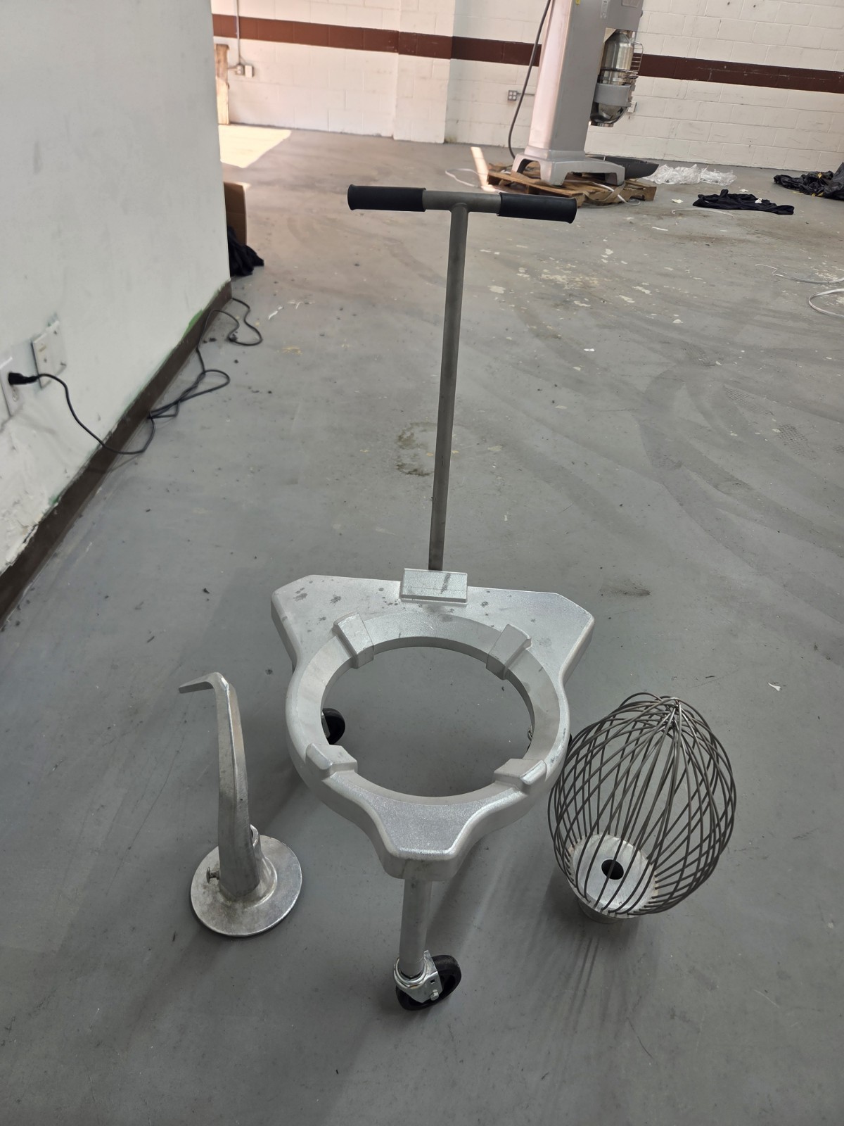 **NEW**Hobart Legacy HL600 60 Quart Commercial Dough Mixer – With ATTACHMENTS
