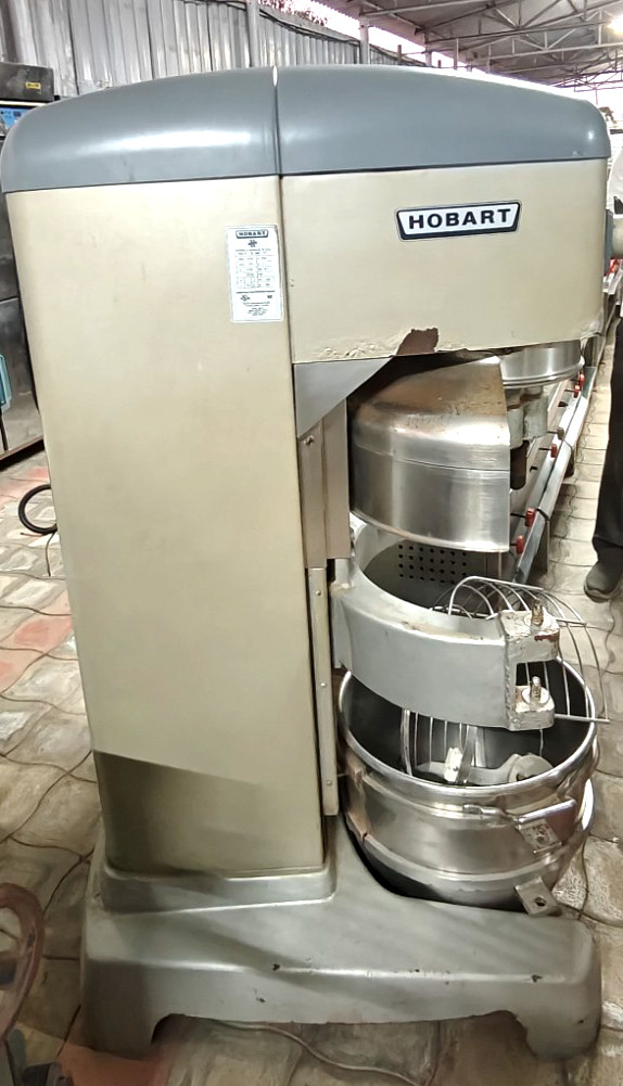 HOBART LEGACY HL600 60Qt dough mixer 1STD WITH ATTACHMENT ( CHECK DISCRIPTION)