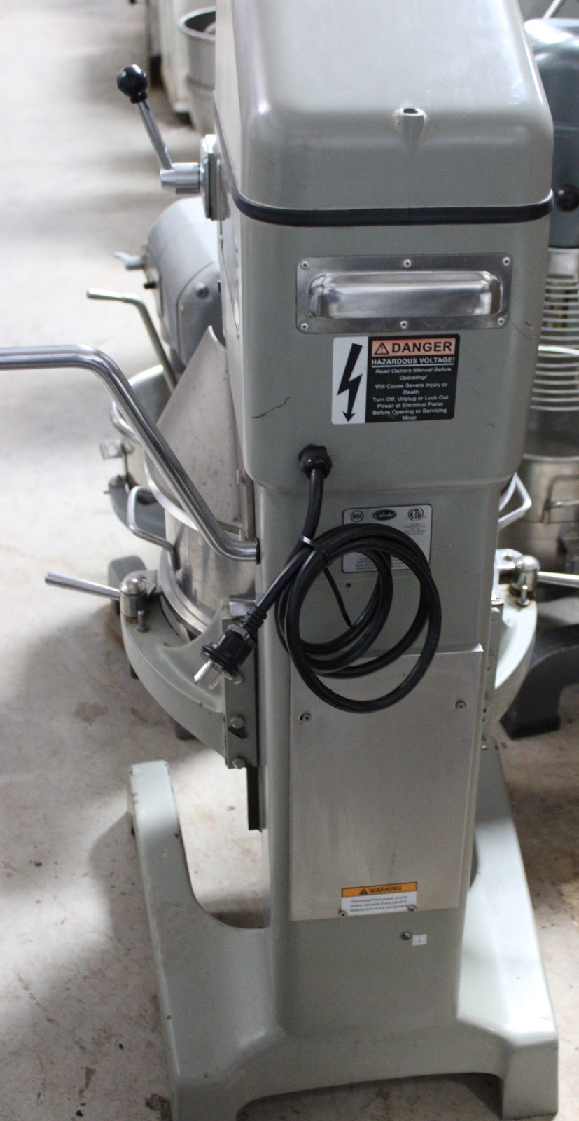 Globe Dough Mixer 30Qt Planetary Floor with Guard and Dough Hook