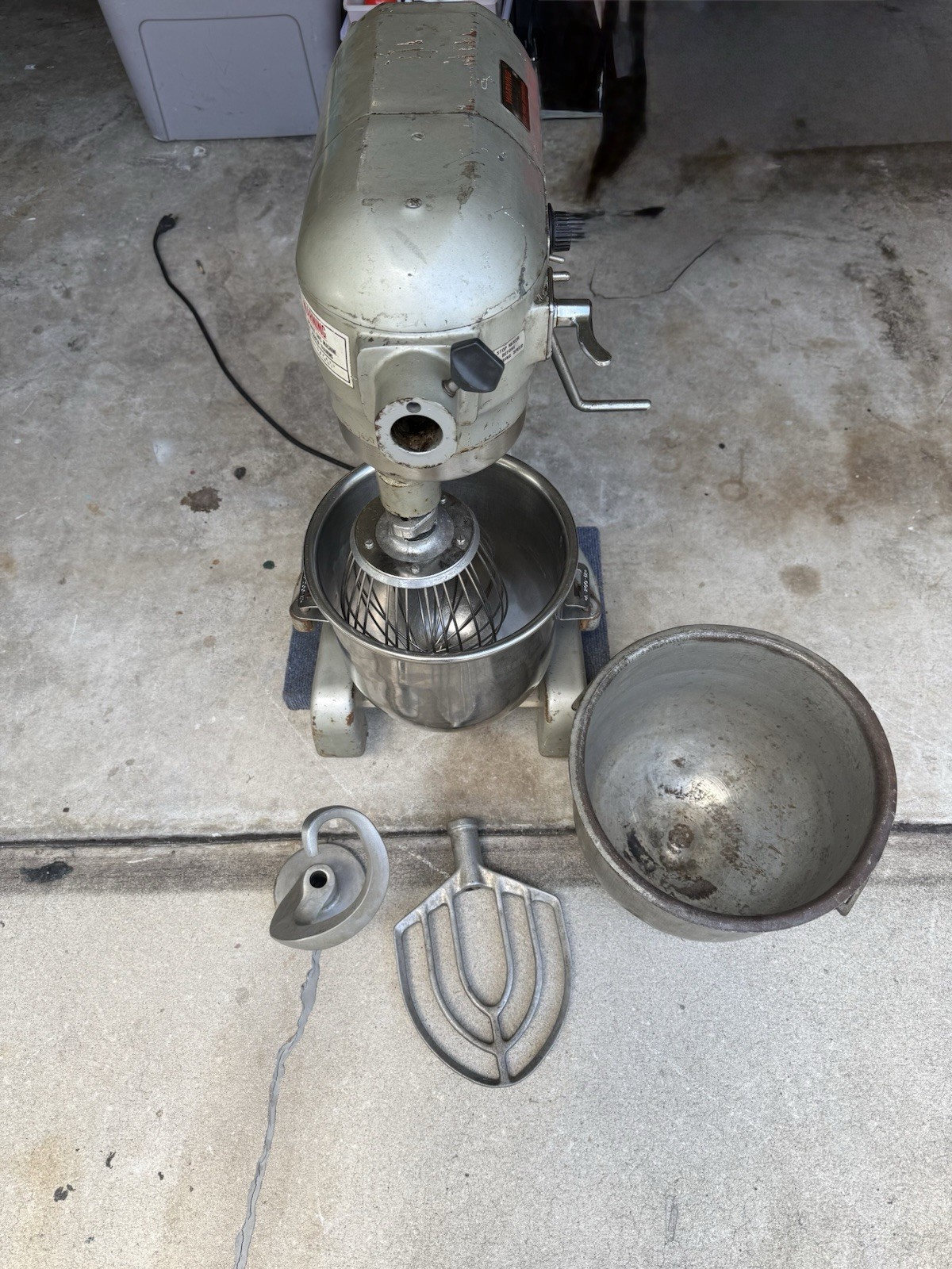 Hobart A-200T 20 qt Mixer 115V Timer Stainless 12qt & 20qt Bowl 3 Attachments