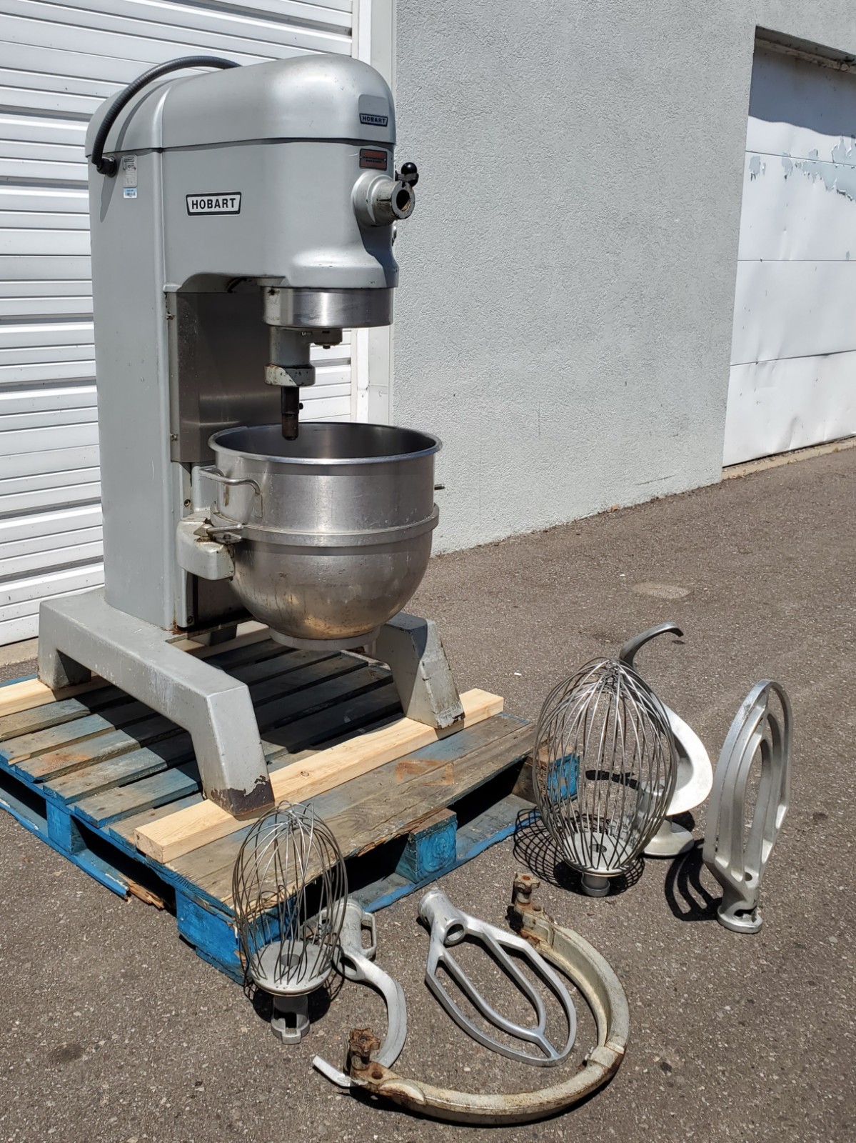 HOBART H-600T 60QT Mixer + 60 QT Bowl Hook Whisk Paddle + 30 QT reducer + tools