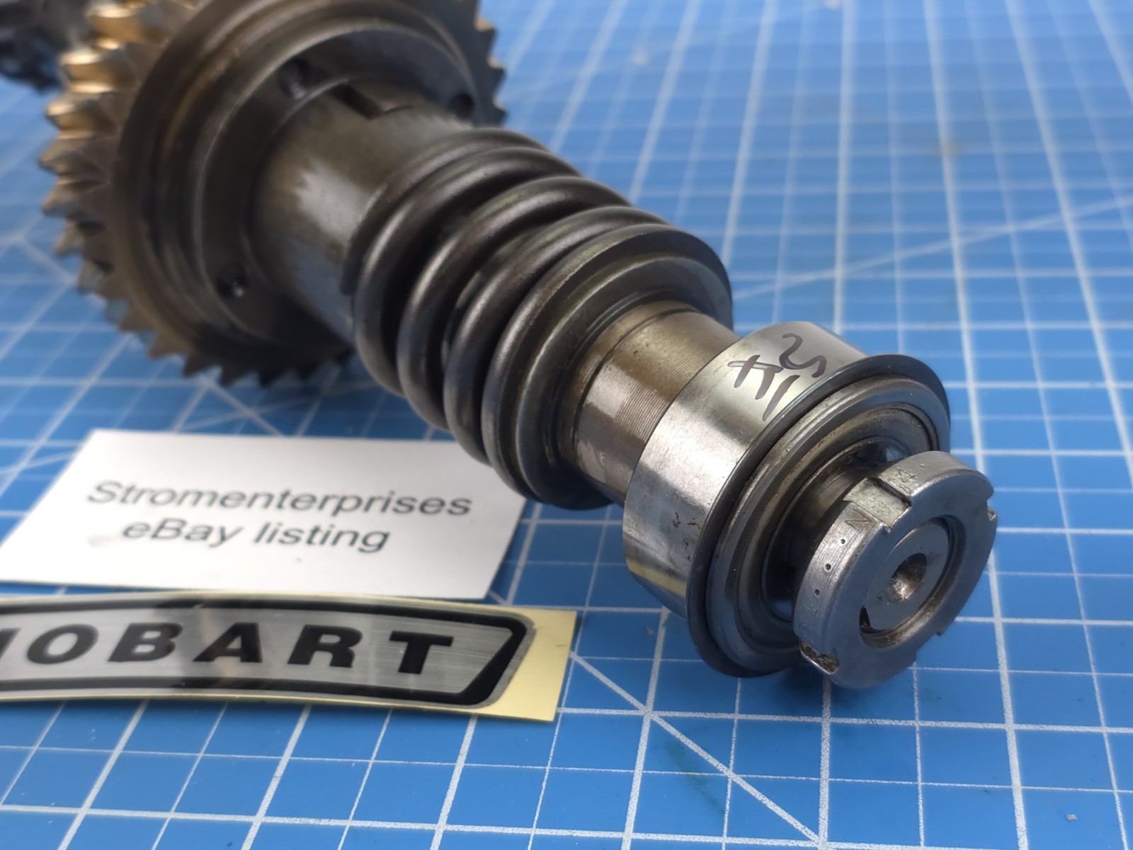 Hobart 60 qt H600 Mixer – Worm Gear Shaft assembly as shown. Excellent Cond