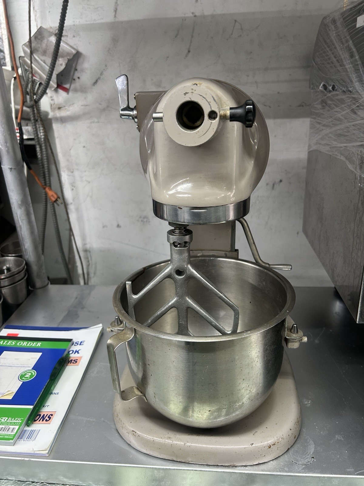 GOOD CONDITION!!!! HOBART N-50 6 QT DOUGH MIXER FOR SALE!!!!