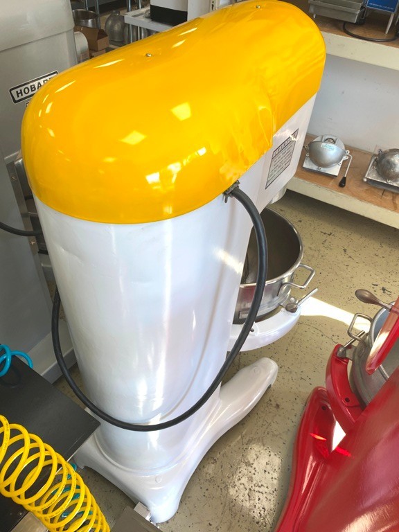 Mixers/ Hobart H-600 60 Qt Mixer w/ Attachments/ 1.1/2 HP Motor/ Yellow-White #2