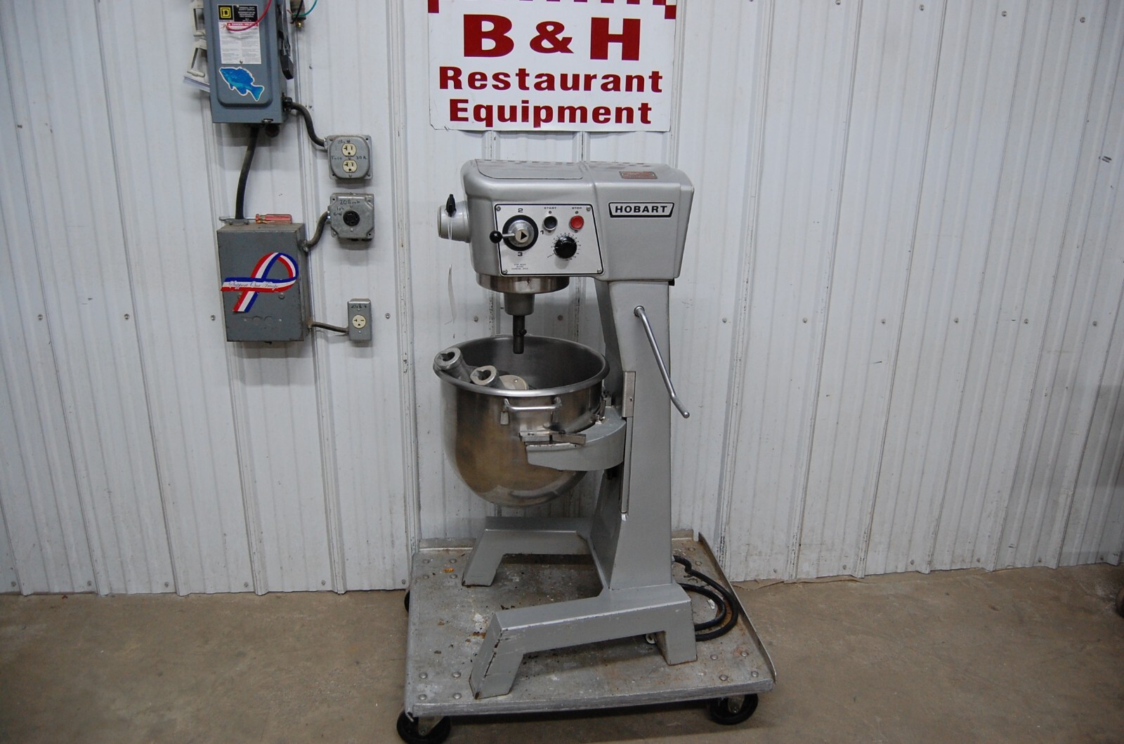 Hobart D-300T 30 Qt Bakery Dough Mixer w/ Bowl, Flat Beater, Wire Whisk