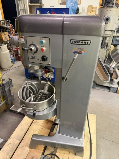 Hobart D330- 30-quart Mixer w/ SS Bowl Whisk, Hook & Paddle – 208v 3 Phase