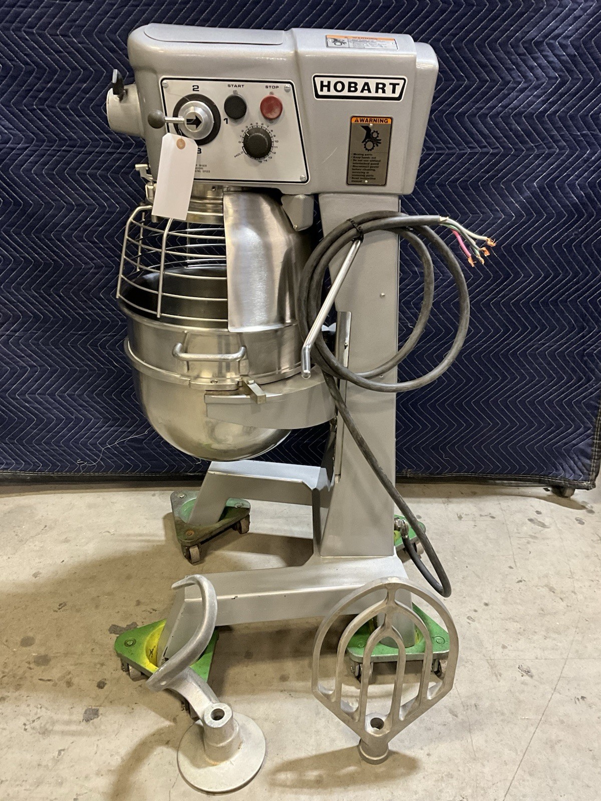 HOBART MIXER 30 Quart D-300T W/ Stainless Bowl, Hook, Paddle 200v 3phase