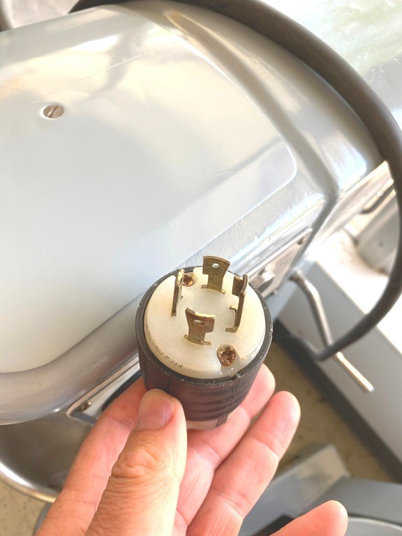 Mixers/ 30 Qt Hobart D-300 T /Planetary Mixer Floor Model /220V-3F-10A / 1/2 HP