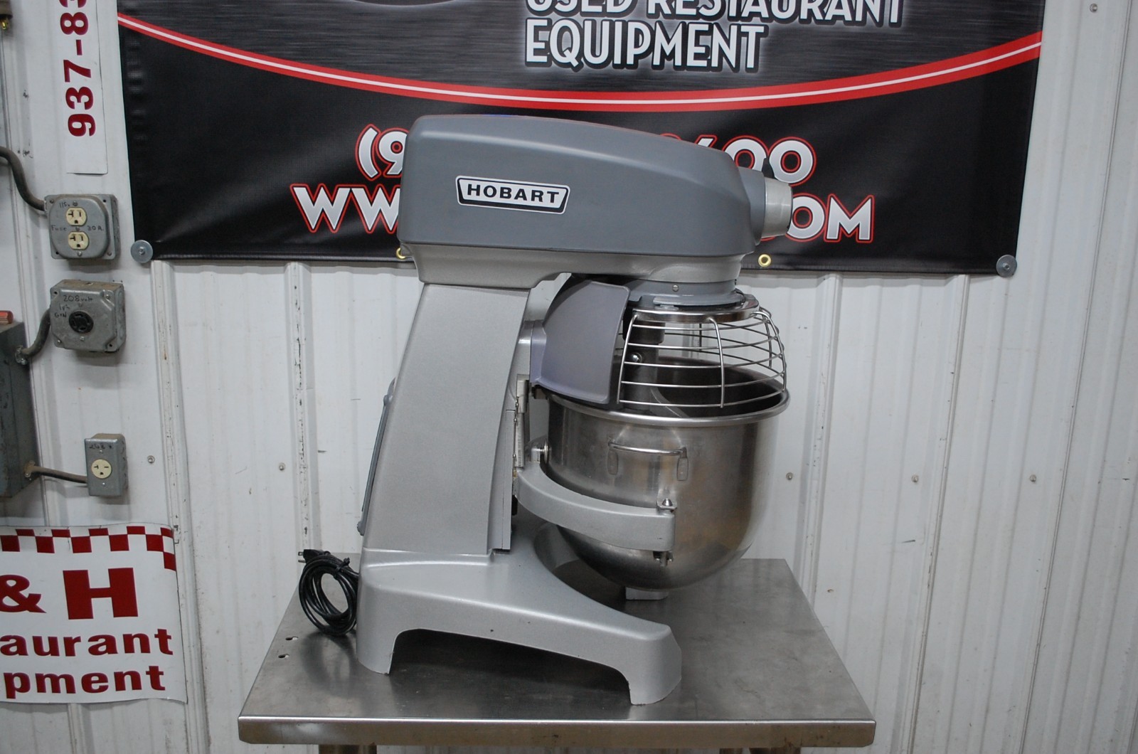 Hobart Legacy HL200 20 Qt Dough Mixer w/ Stainless Bowl Guard, Flat Beater