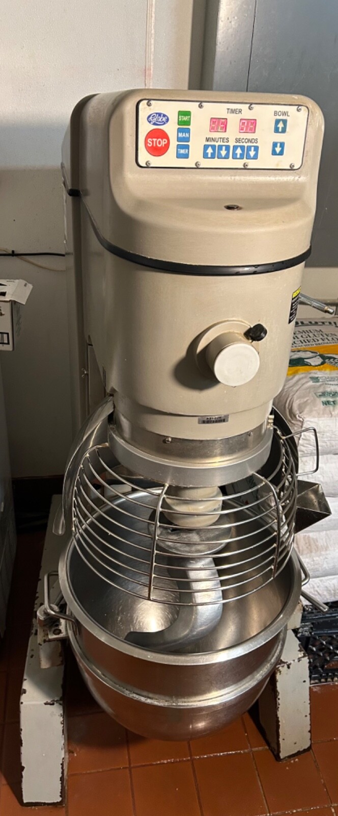 Globe SP62P-4 60 Qt Planetary Mixer Commercial 4 Speed with #12 Hub 3 HP