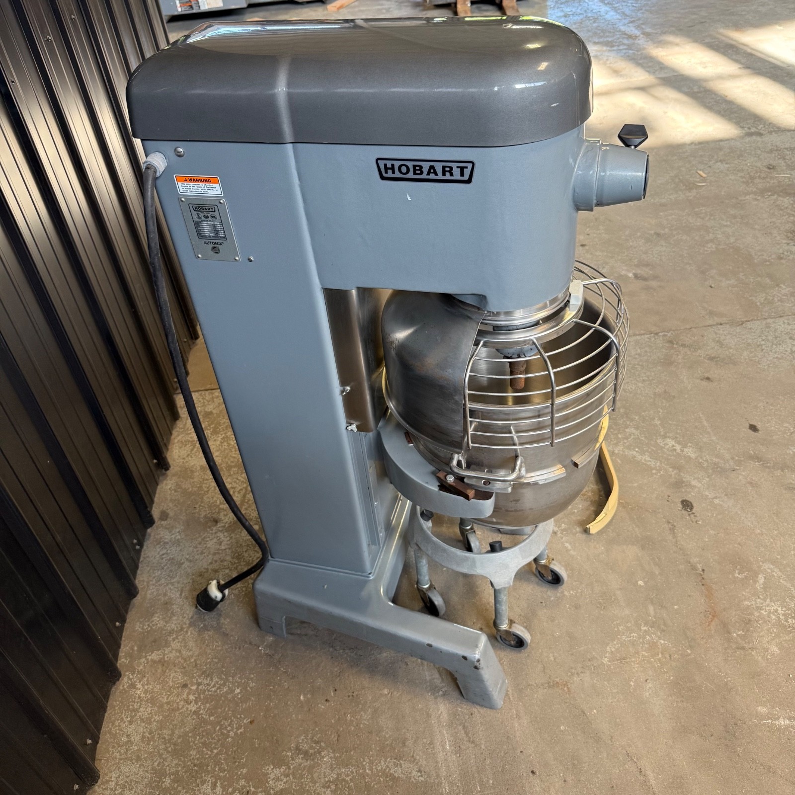 Hobart D340 40 Qt Mixer W/ Bowl & Attachments & Guard 1 1/2 HP 3 PH 480v