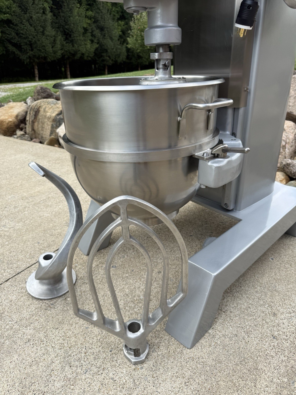 Hobart H-600 60 Qt. Commercial Mixer 200V 3PH w/ Bowl And 3 Attachments