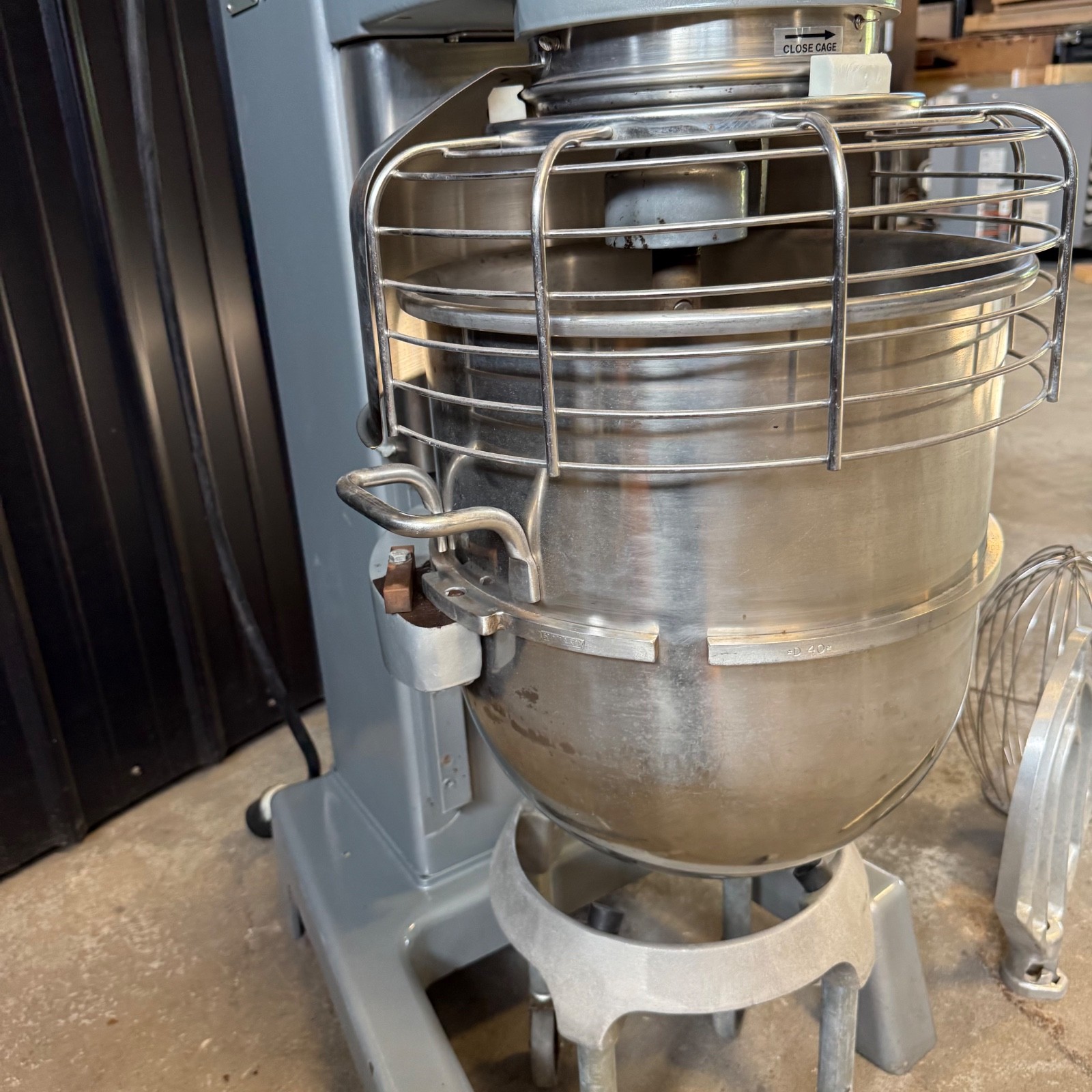 Hobart D340 40 Qt Mixer W/ Bowl & Attachments & Guard 1 1/2 HP 3 PH 480v