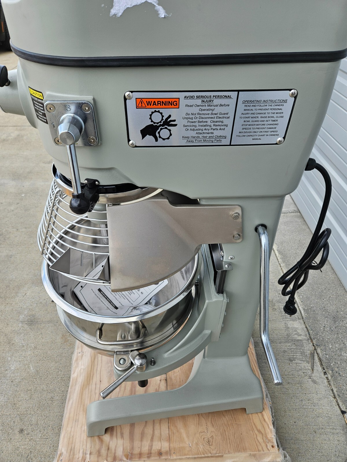 Globe SP30 Gear Driven 30 Qt. Commercial Planetary Floor Mixer – 115V – 1 HP