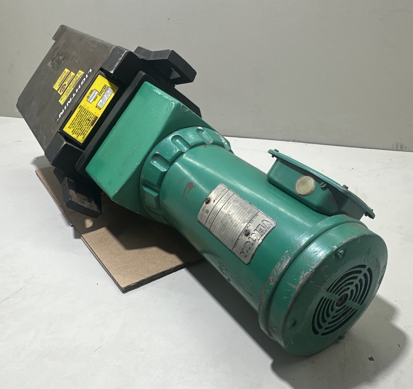 LIGHTNIN VEKTOR 290063 1/3HP W/ VEKTOR V8S25 Mixer Assembly – UNTESTED PREOWNED