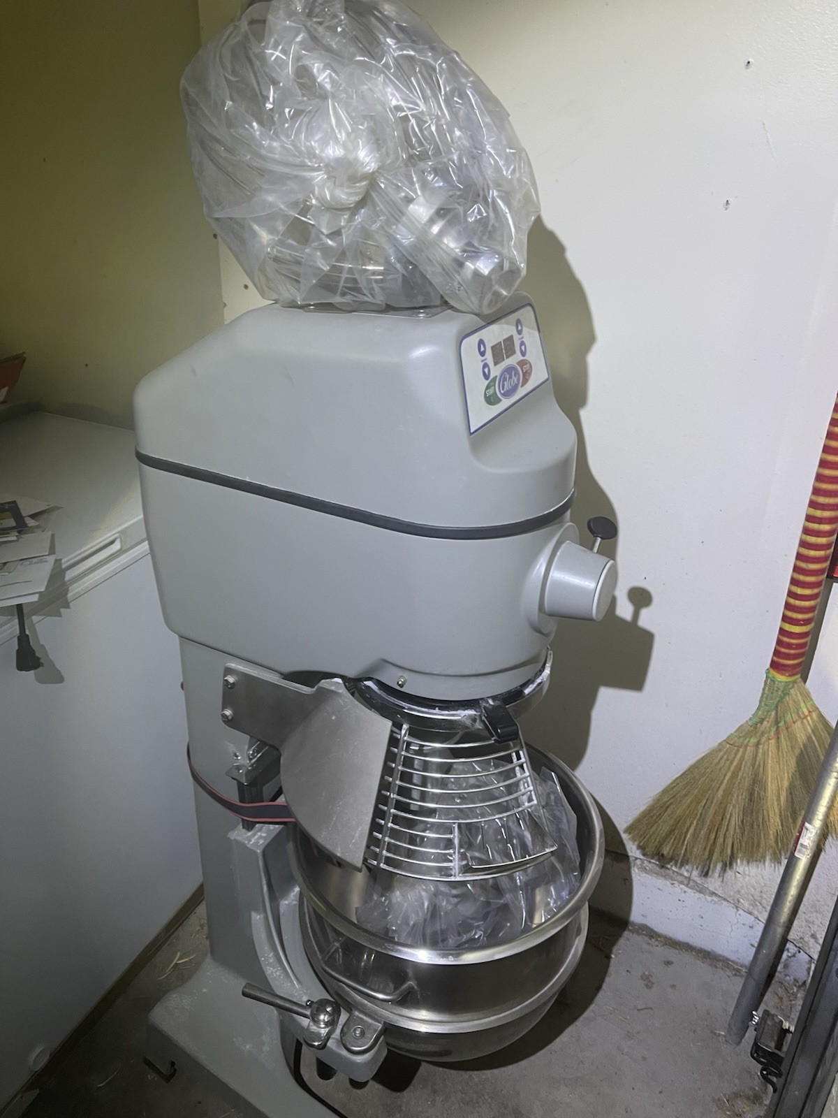 Globe SP30 Planetary Mixer – Comes with Bowl, Paddle, Hook, and Whip!