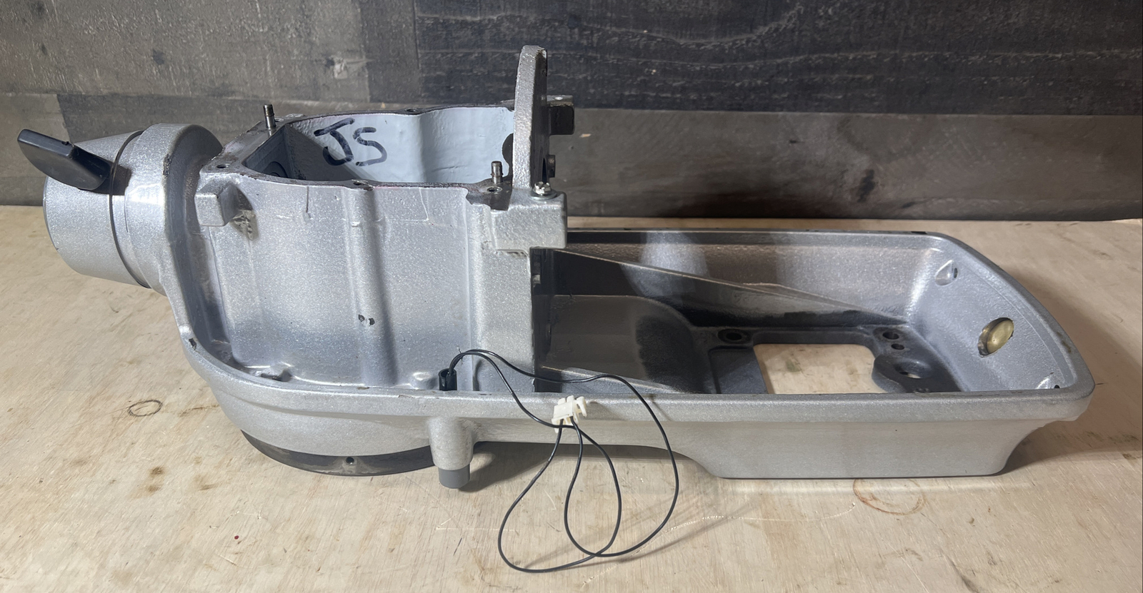 Genuine Hobart HL200 20qt Mixer Gear Case. Offered For Parts/Repair. Please Read