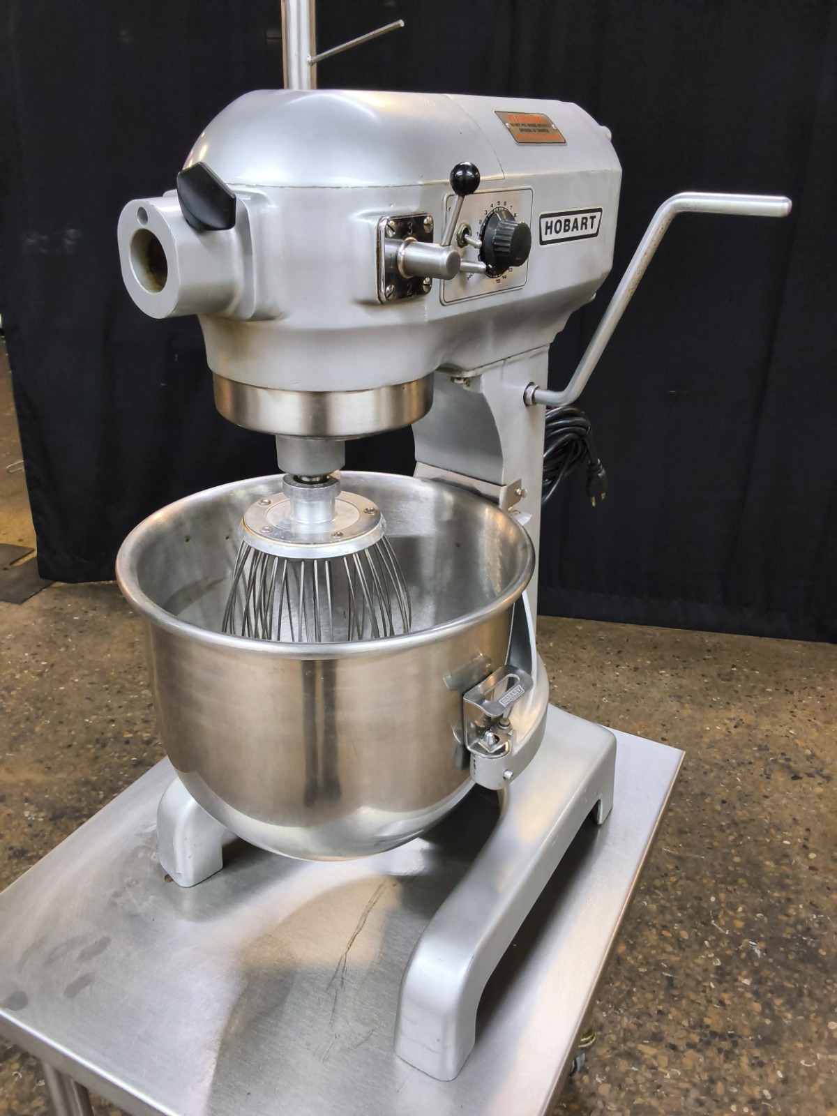 HOBART A-200T 20 QT COUNTERTOP DOUGH MIXER WITH BOWL & WHIP