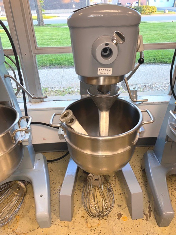 Mixers/ 30 Qt Hobart D-300 T /Planetary Mixer Floor Model /208-220V-3F-2.A
