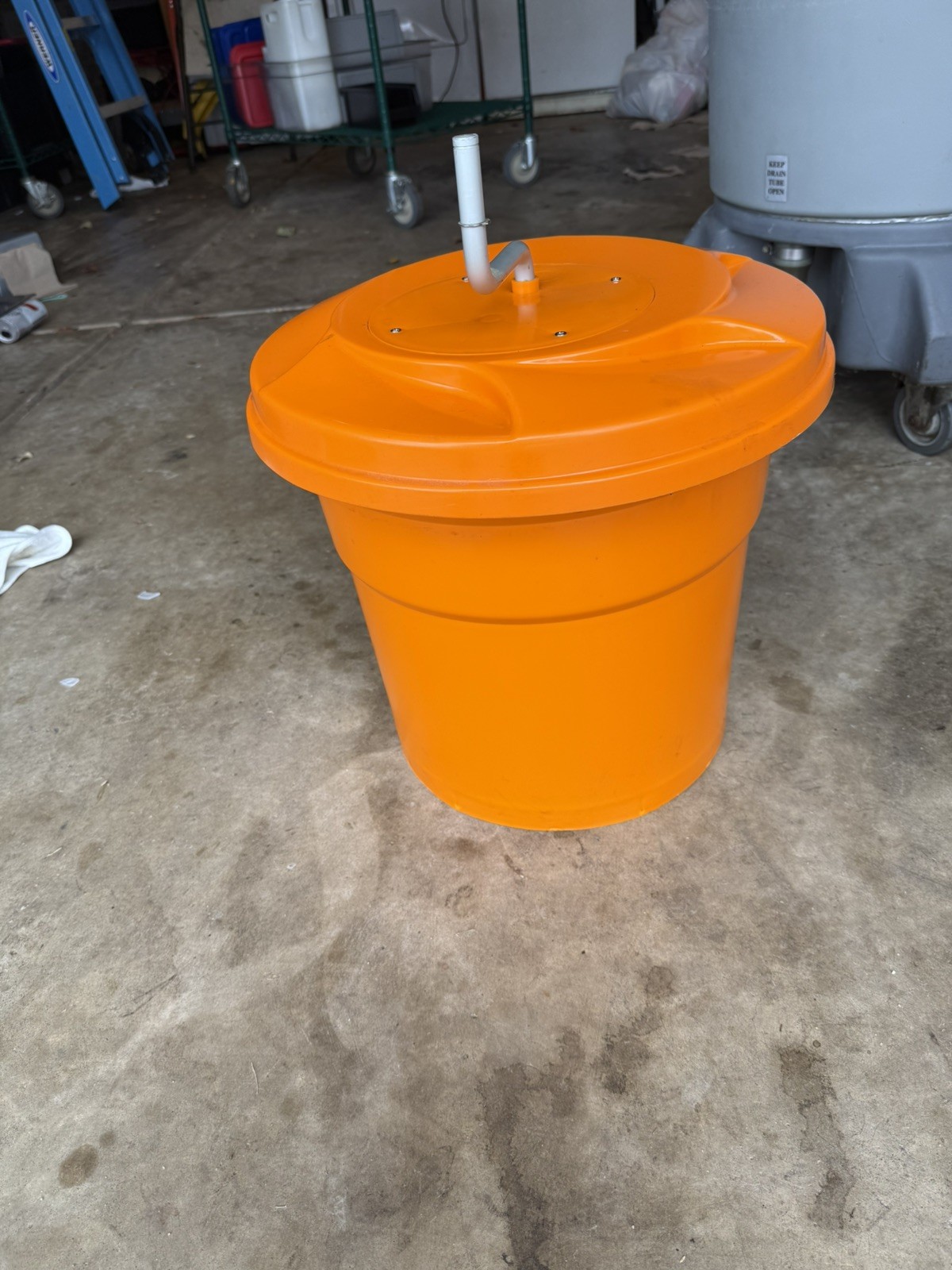 Hobart model SDPE 1/4 hp commercial food preparing machine with handheld drainer