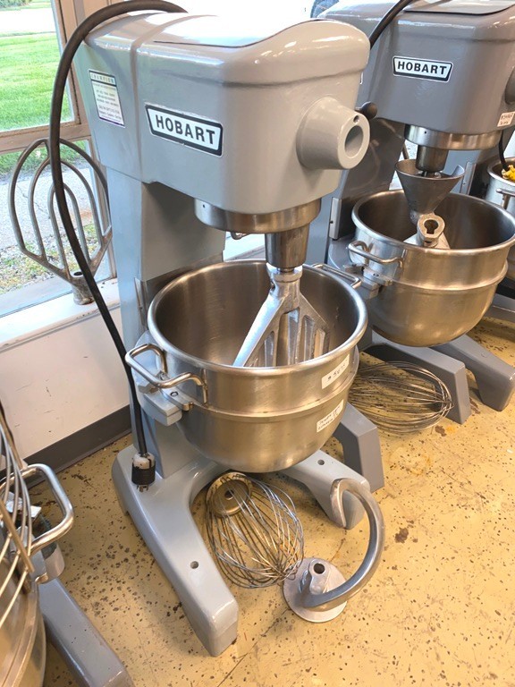 Mixers/ 30 Qt Hobart D-300 T /Planetary Mixer Floor Model /220V-3F-10A / 1/2 HP