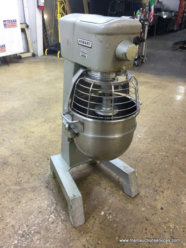 HOBART D300T 30 QT DOUGH MIXER WITH BOWL GUARD 1 ATTACHMENT