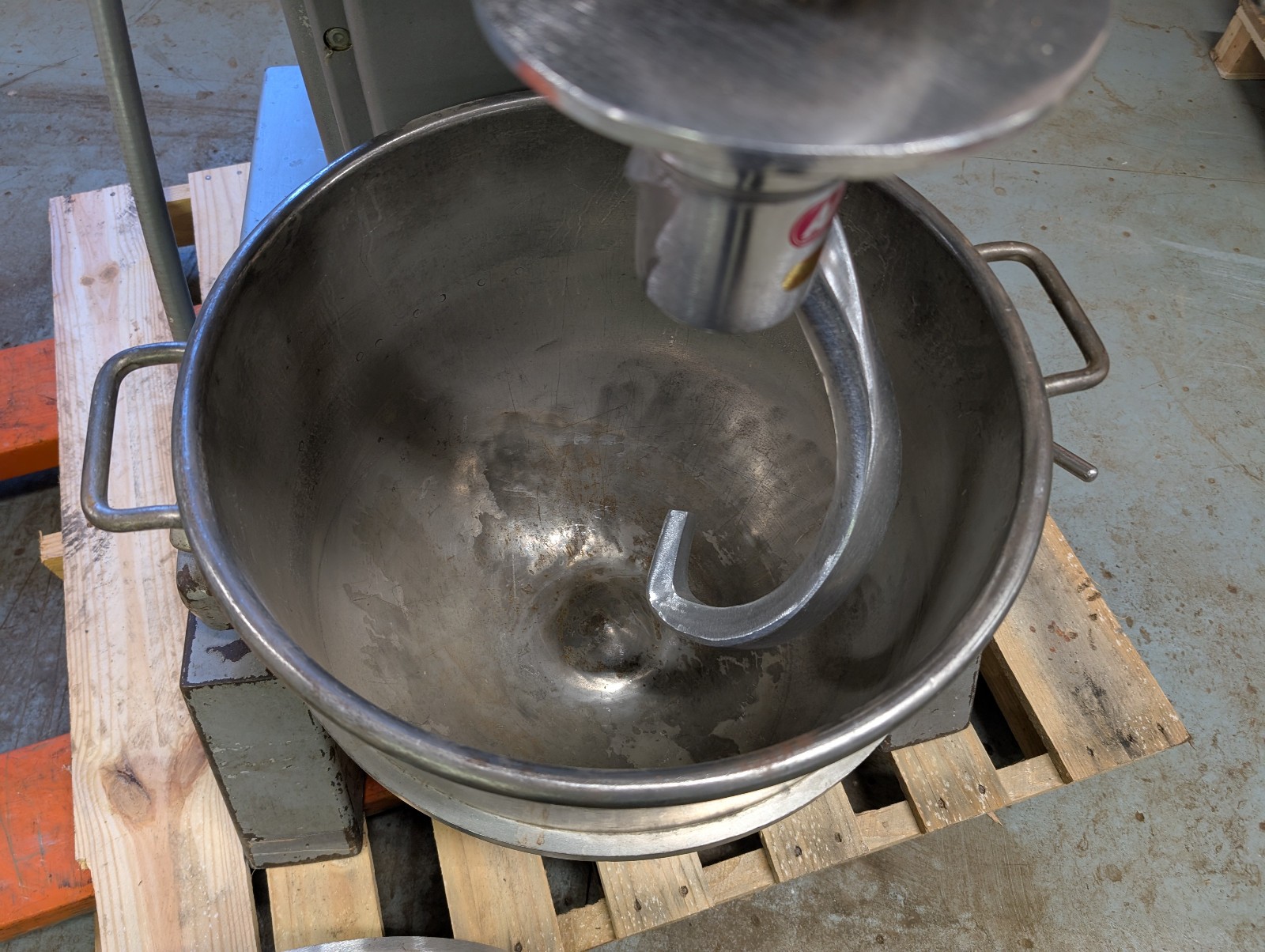 Hobart H600 60 Quart Commercial Planetary Mixer w/ Bowl, Whisk, Paddle & Hook