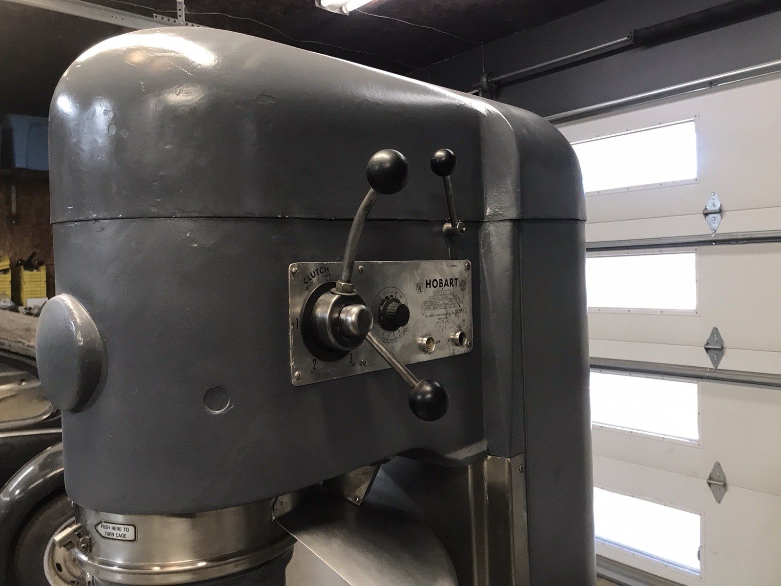 Hobart V1401 140 Qt Bakery Restaurant Dough Mixer With Some Attachments