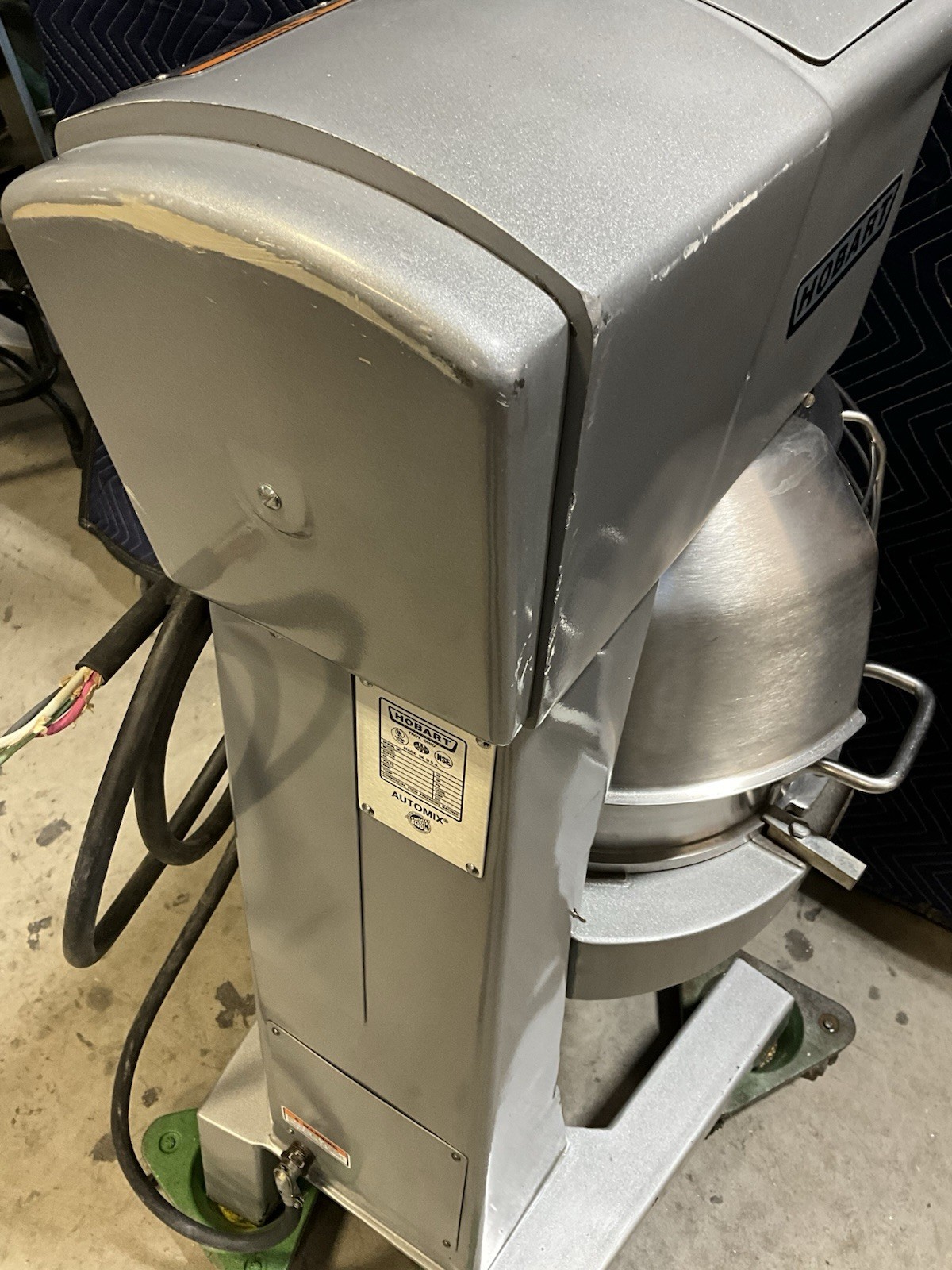 HOBART MIXER 30 Quart D-300T W/ Stainless Bowl, Hook, Paddle 200v 3phase