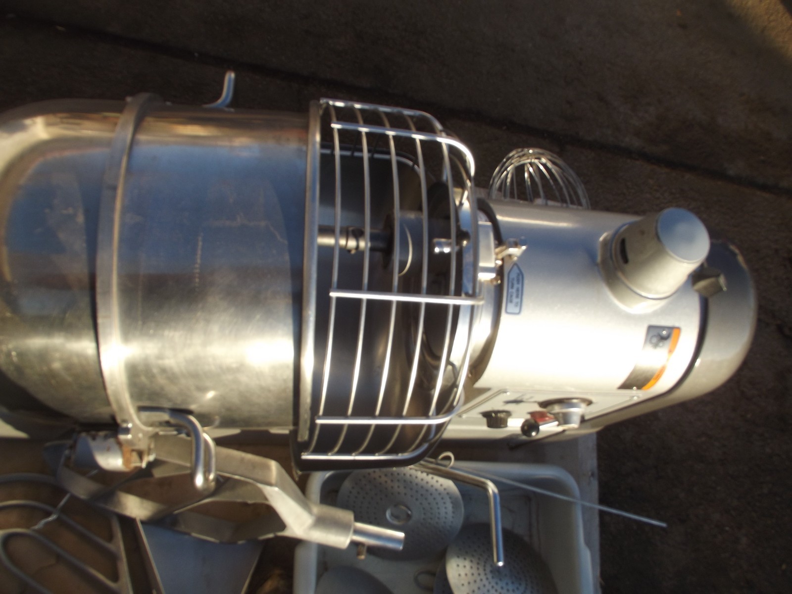hobart mixer D-340 3 phase ( it needs to get gone)