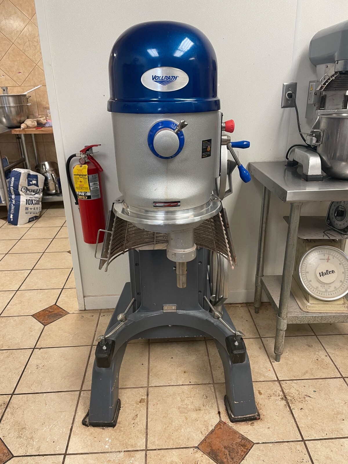 Vollrath 40760 60 qt Planetary Mixer – Floor Model,2 hp, 208-240v, 1ph