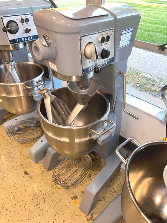 Mixers/ 30 Qt Hobart D-300 T /Planetary Mixer Floor Model /208-220V-3F-2.A