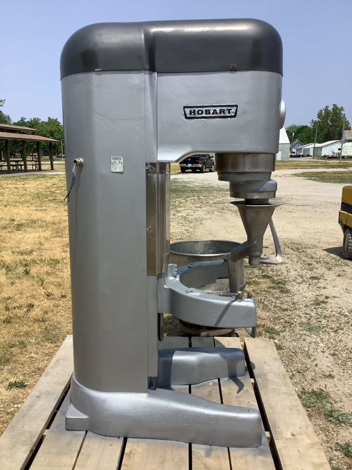 Commercial Mixer 140qt Hobart V1401 Bowl, Cart and Hook 5hp 3ph 200V TESTED