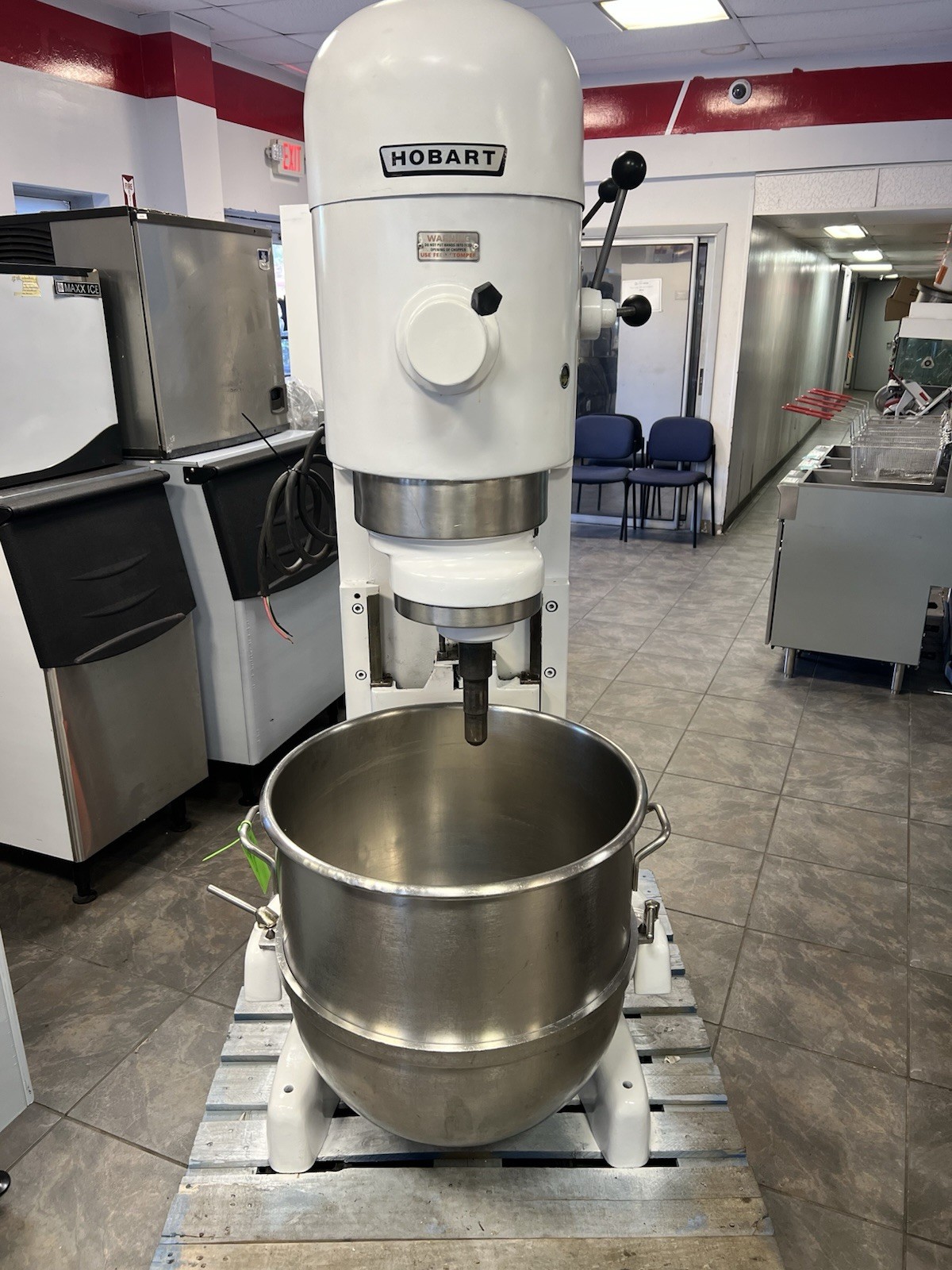 Hobart (V-1401) 140 Quart 4 Speed Bakery Dough Food Mixer With S/S Bowl & Hook
