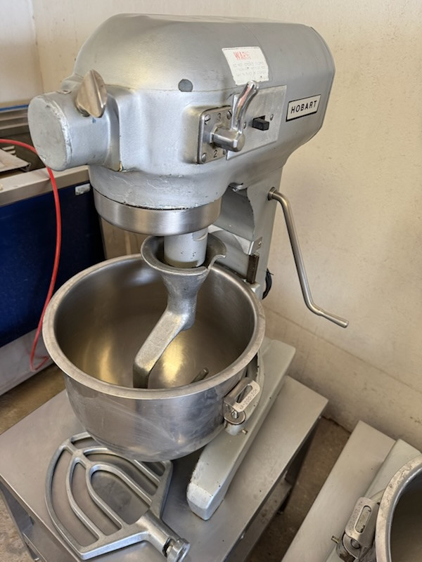 Hobart A200 Mixer 20 Quart, 3 Speed Commercial Mixer