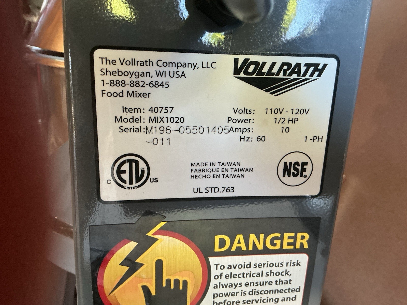 New damaged Vollrath Model 40757 20 Quart Commercial Mixer for parts No motor