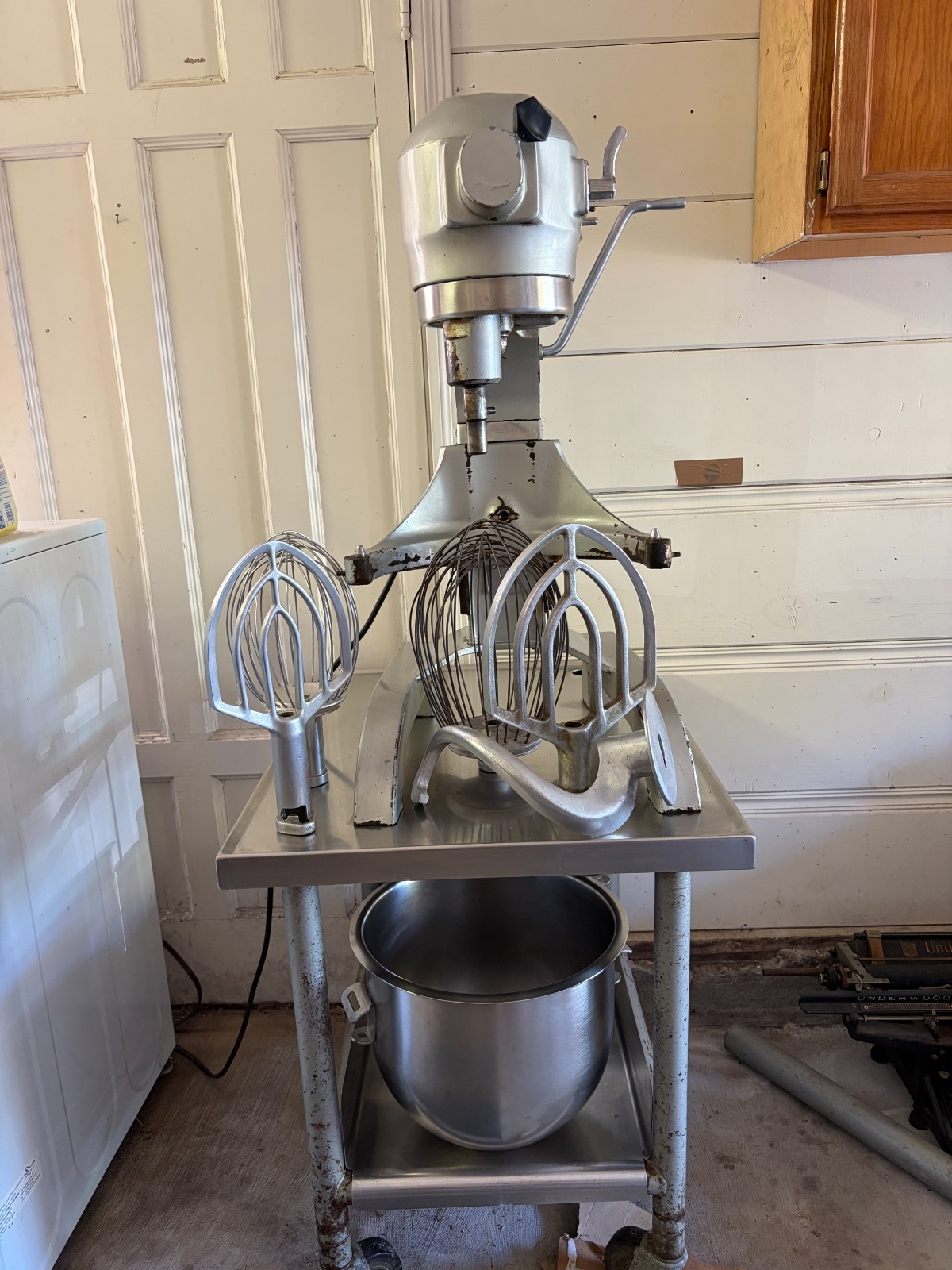 Hobart A-200T 20 QT Commercial Mixer 115V Single Phase Stand Timer w/ Bowls