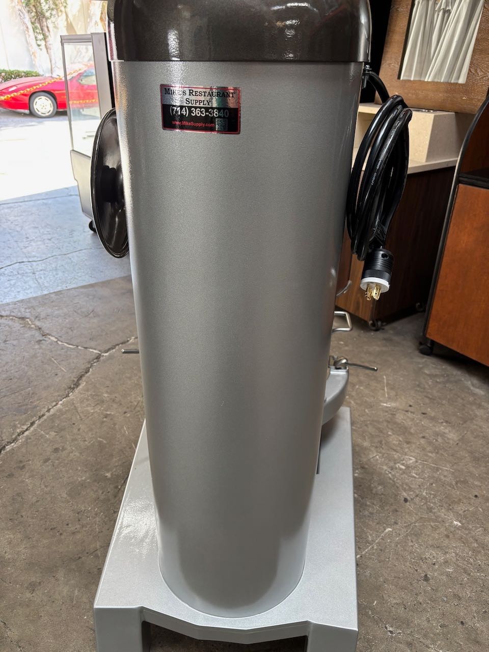 60 Quart Hobart Mixer H-600 220V 1HP Safety Cage Guard NSF Bowl & 3 Attachments