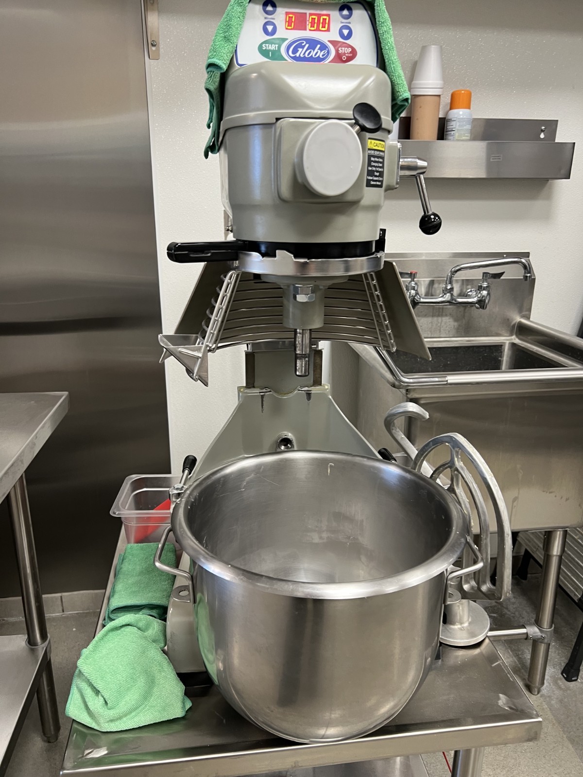 Globe SP 20 Commercial Dough Mixer 20 Qt W/bowl & Guard & Accessories 120v