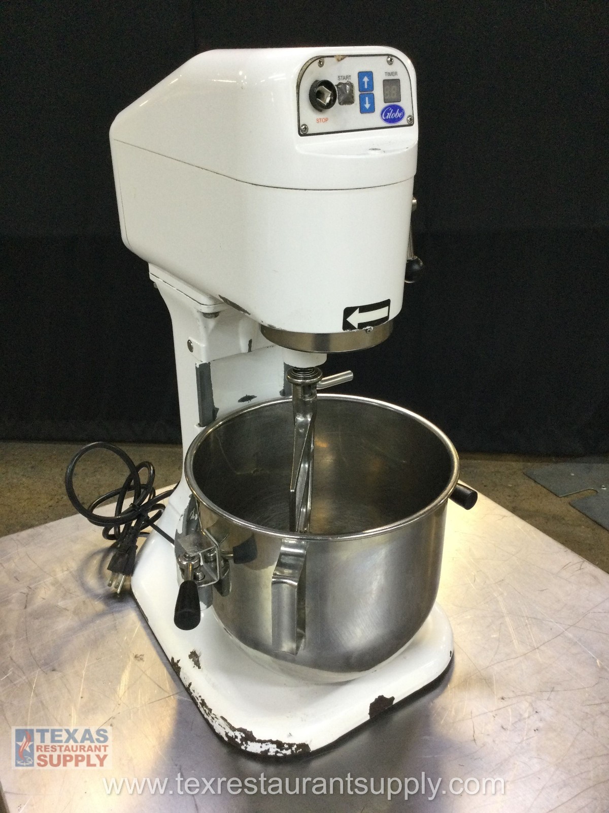 Globe SP8, 8 Qt Countertop Mixer With Bowl 2 Attachment