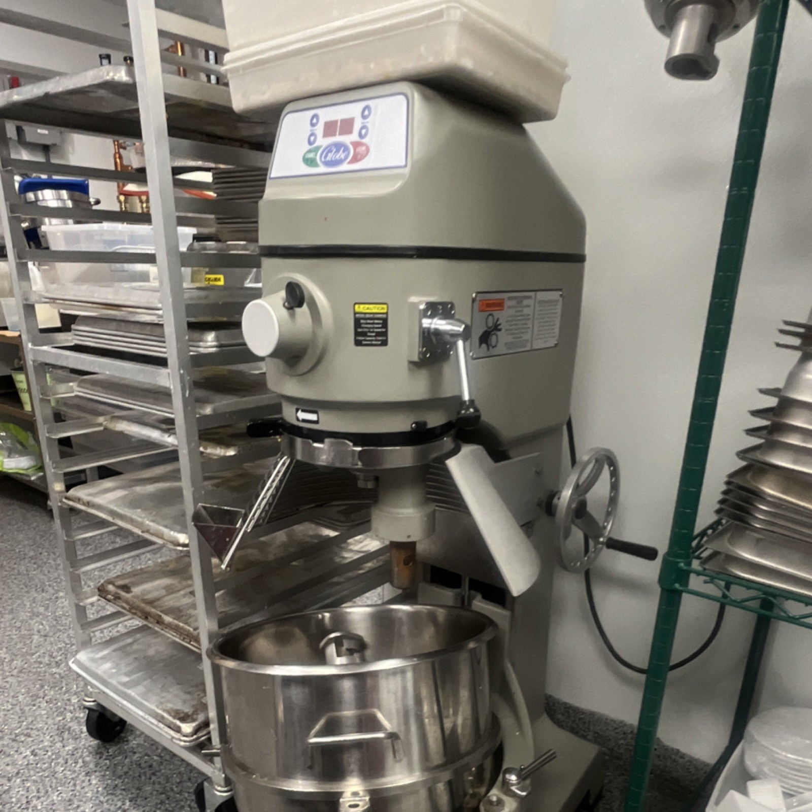 Globe SP60P-3 SP60P-3 60 Qt Commercial Floor Model Stand Mixer 3 Speed