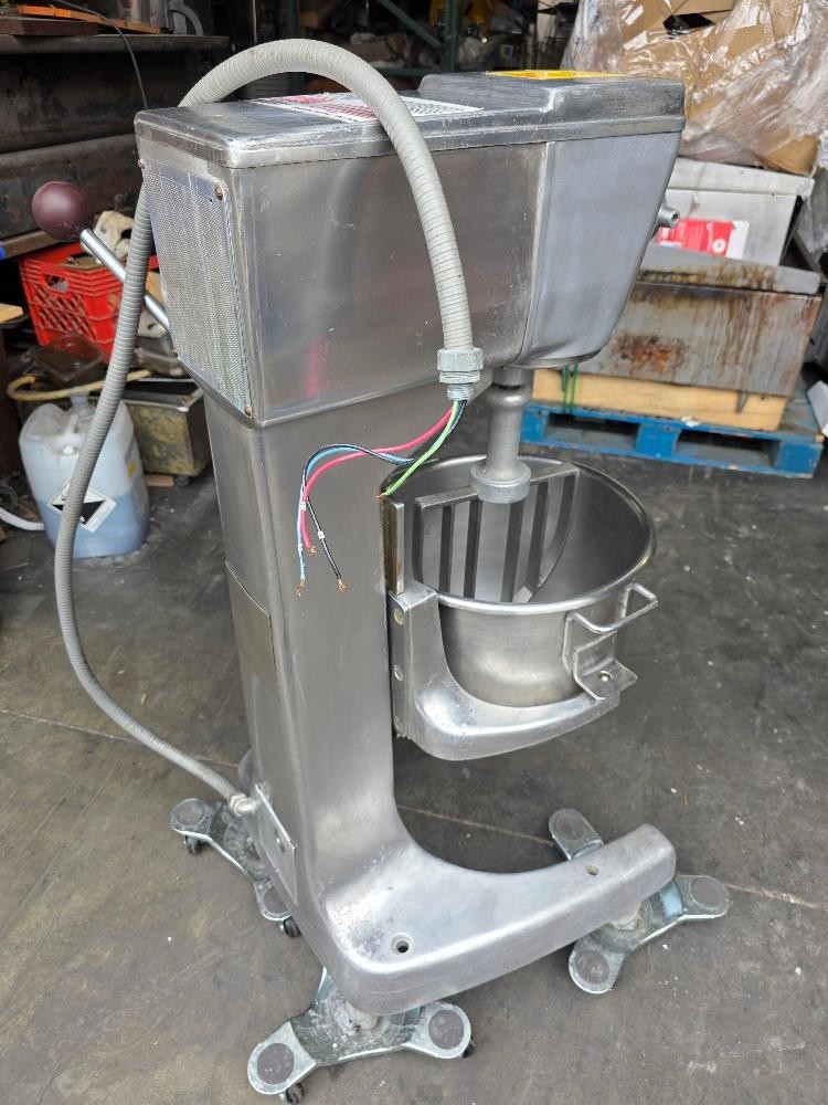 Blakeslee F-30DT 30 Quart Mixer Floor Model w/ Stainless steel Bowl +Flat Beater