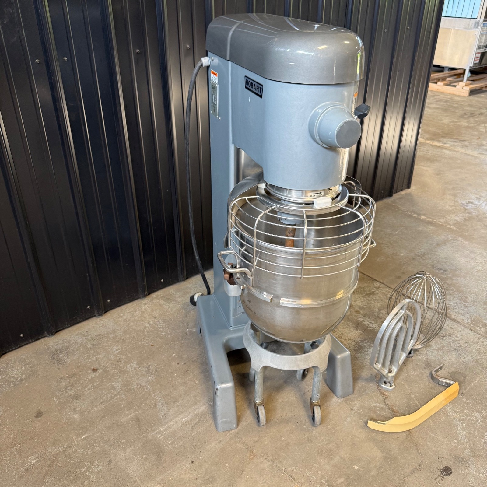 Hobart D340 40 Qt Mixer W/ Bowl & Attachments & Guard 1 1/2 HP 3 PH 480v
